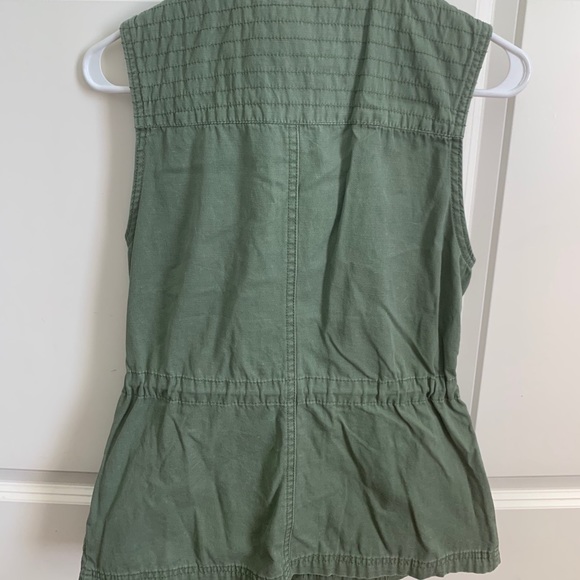 Army Green Vest - Picture 3 of 4